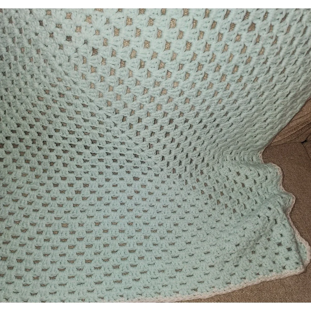 Handmade Crochet Baby Blanket Mint Green Clamshell White Edge ~ 42x42